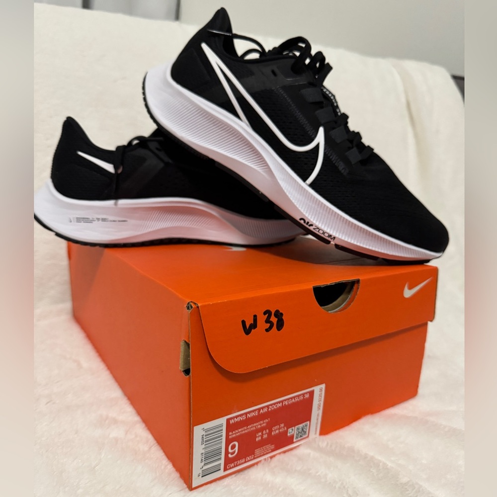 Nike Air Zoom Pegasus 38. Black and White Athletic Shoes